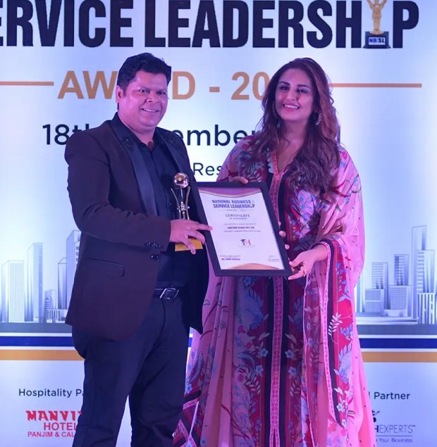 Dr. Gautam is getting Award by Actor Soha Ali Khan