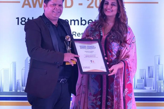 National Business Service Leadership Award by Huma Qureshi